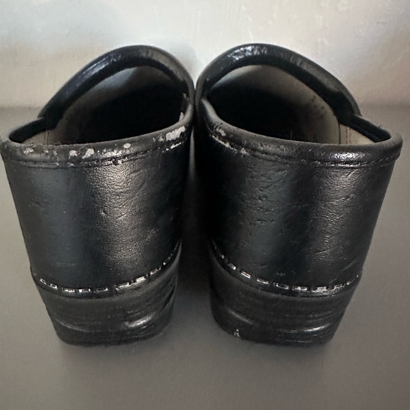 Dansko Black Professional Clogs with Slip-Resistant Sole - Picture 5 of 8